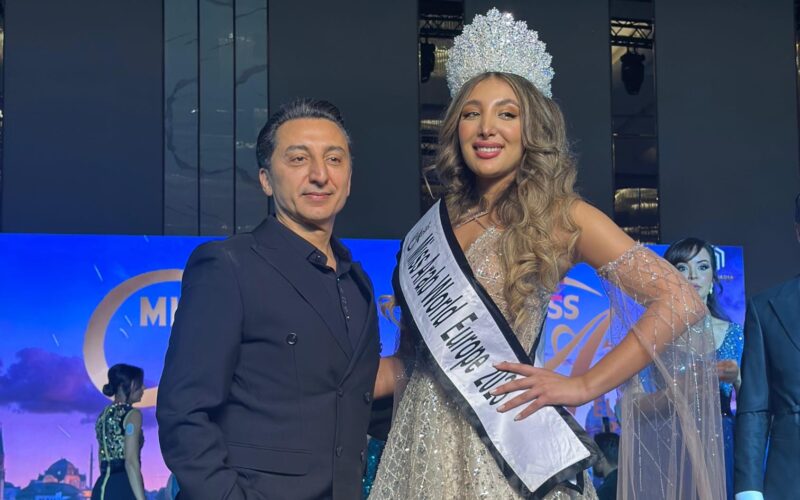 المصمم اللبناني العالمي ماهر غلاييني عضو لجنة تحكيم Miss arab  World europ والملكات يتألقن من تصاميمه.